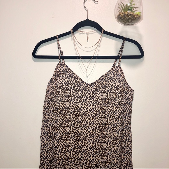 ✨UO GIANNA LEOPARD PRINT RUFFLE MIDI DRESS ✨ - Picture 4 of 6